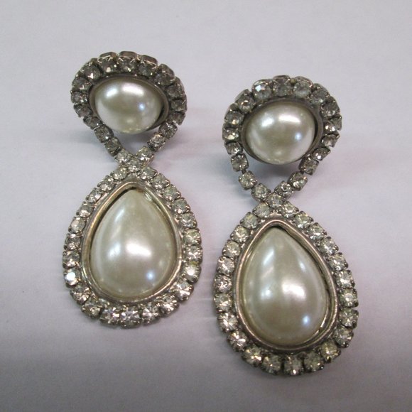 Elegant Clip on Earrings - Picture 2 of 3